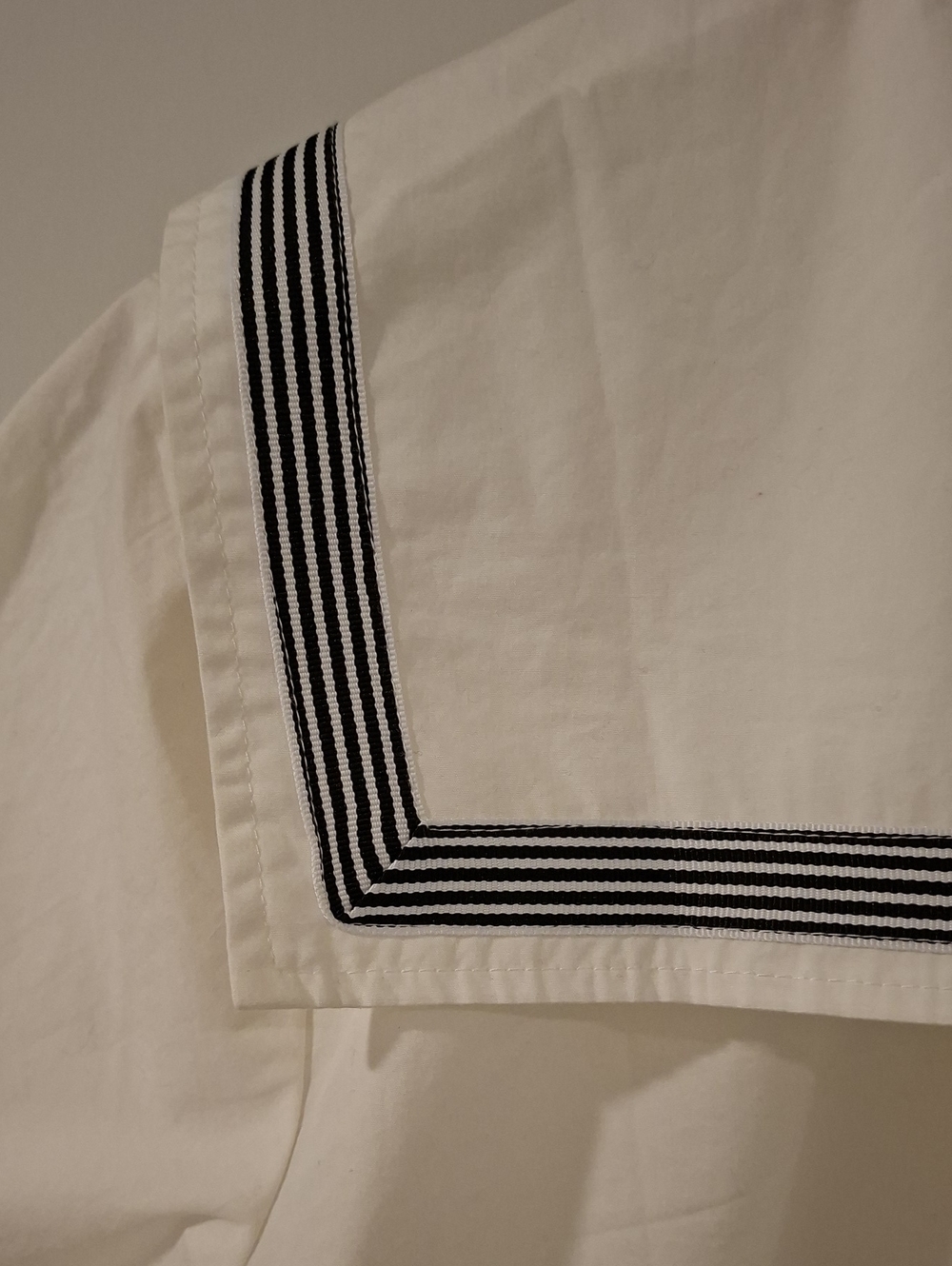 Korean White Cotton Button-up Sailor Shirt with Embroidered Fish (Size M/L) - Picture 4 of 8